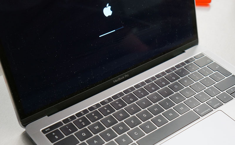 krauname-baterija-a1708 macbook Pro A1708 baterija pakeista